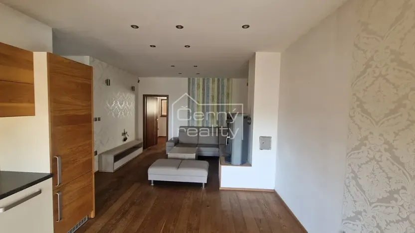 Pronájem bytu 4+kk, Pardubice, V Ráji, 350 m2