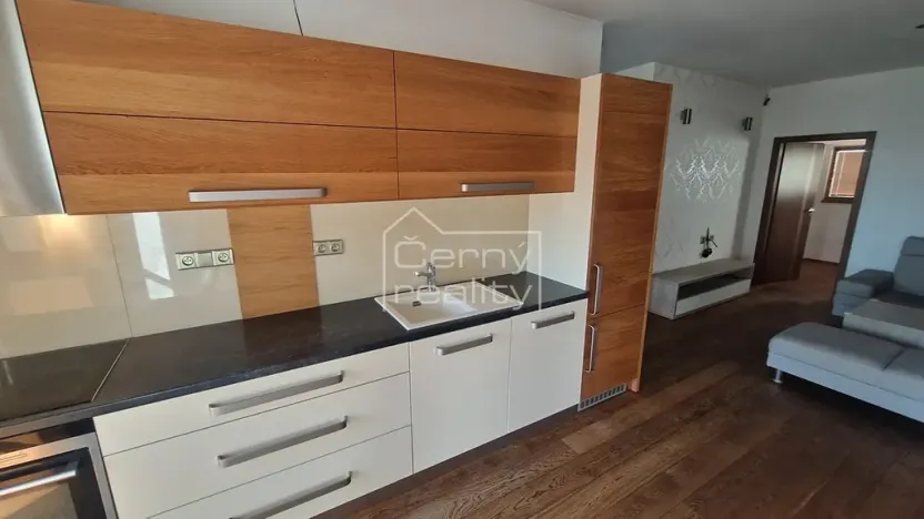 Pronájem bytu 4+kk, Pardubice, V Ráji, 350 m2