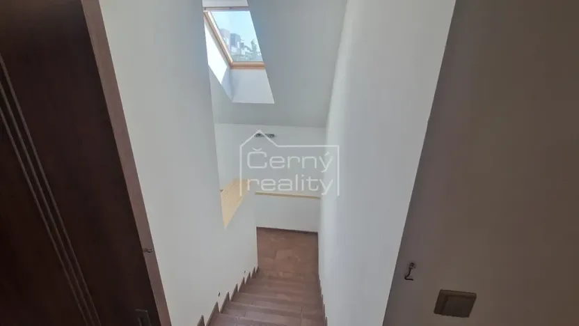 Pronájem bytu 4+kk, Pardubice, V Ráji, 350 m2