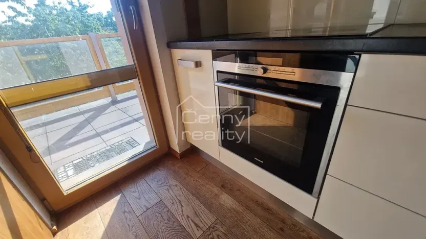 Pronájem bytu 4+kk, Pardubice, V Ráji, 350 m2