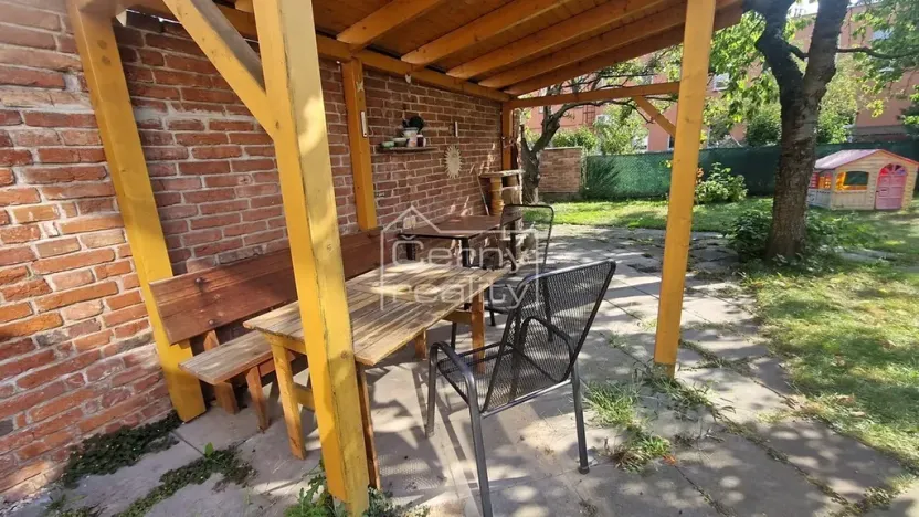 Pronájem bytu 4+kk, Pardubice, V Ráji, 350 m2