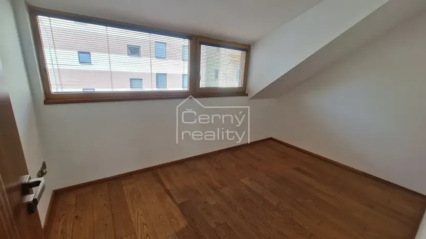 Pronájem bytu 4+kk, Pardubice, V Ráji, 350 m2