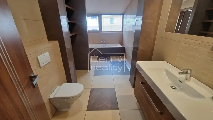 Pronájem bytu 4+kk, Pardubice, V Ráji, 350 m2