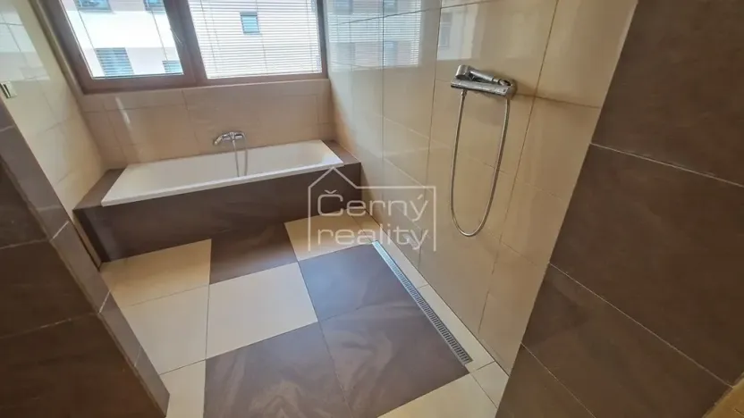 Pronájem bytu 4+kk, Pardubice, V Ráji, 350 m2