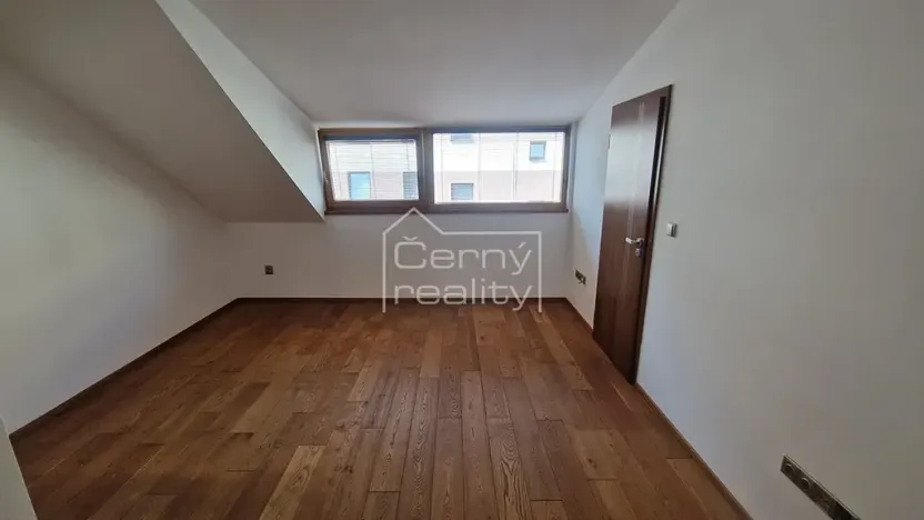 Pronájem bytu 4+kk, Pardubice, V Ráji, 350 m2