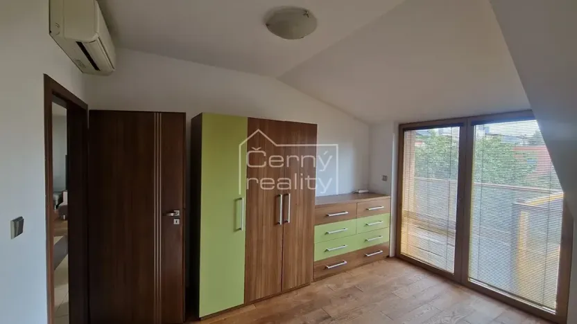 Pronájem bytu 4+kk, Pardubice, V Ráji, 350 m2