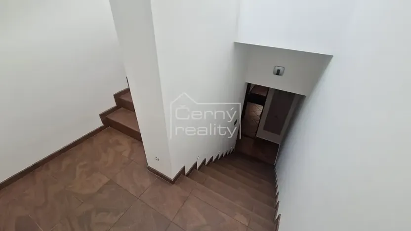 Pronájem bytu 4+kk, Pardubice, V Ráji, 350 m2