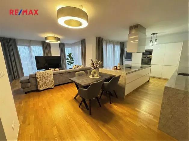 Pronájem bytu 4+kk, Praha - Žižkov, Ke kapslovně, 156 m2