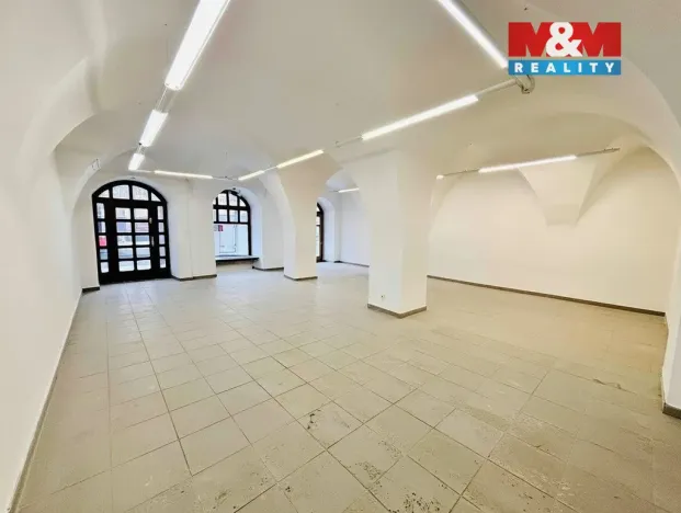 Pronájem obchodního prostoru, Jihlava, Masarykovo náměstí, 360 m2