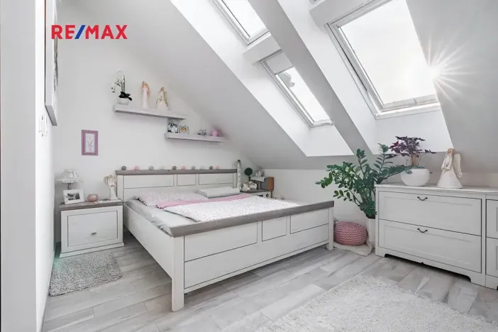 Prodej bytu 1+kk, Tuchoměřice, Ke Kovárně, 53 m2