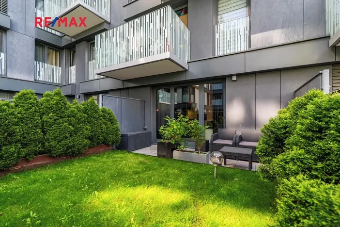 Pronájem bytu 1+kk, Praha - Žižkov, Olšanská, 37 m2