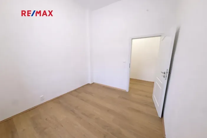 Pronájem bytu 2+kk, Praha - Libeň, Chlumčanského, 34 m2
