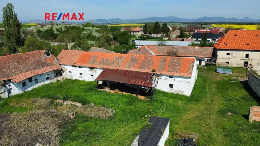 Prodej zemědělského objektu, Počedělice, 2500 m2