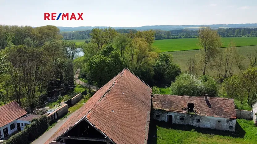 Prodej zemědělského objektu, Počedělice, 2500 m2