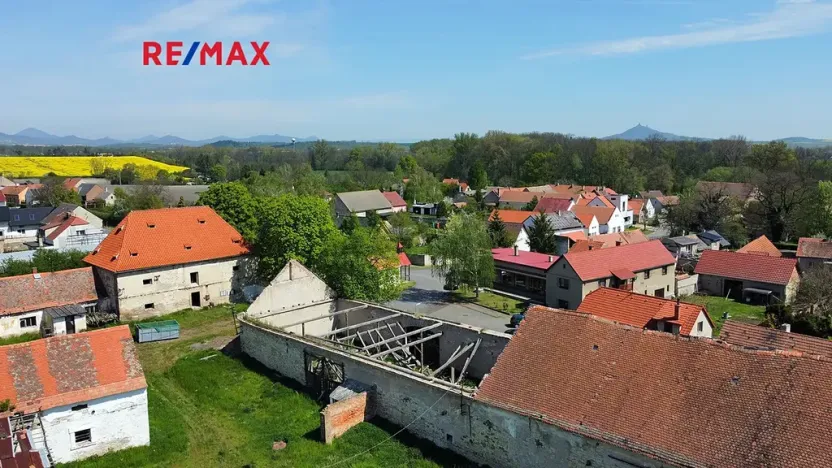 Prodej zemědělského objektu, Počedělice, 2500 m2