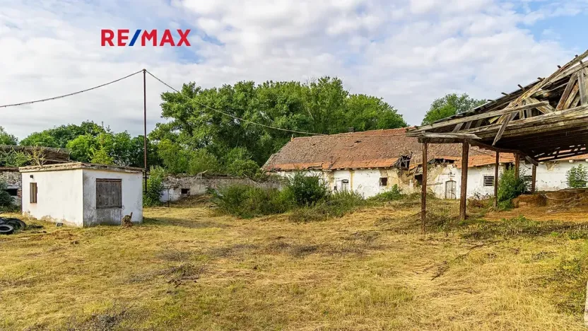 Prodej zemědělského objektu, Počedělice, 2500 m2
