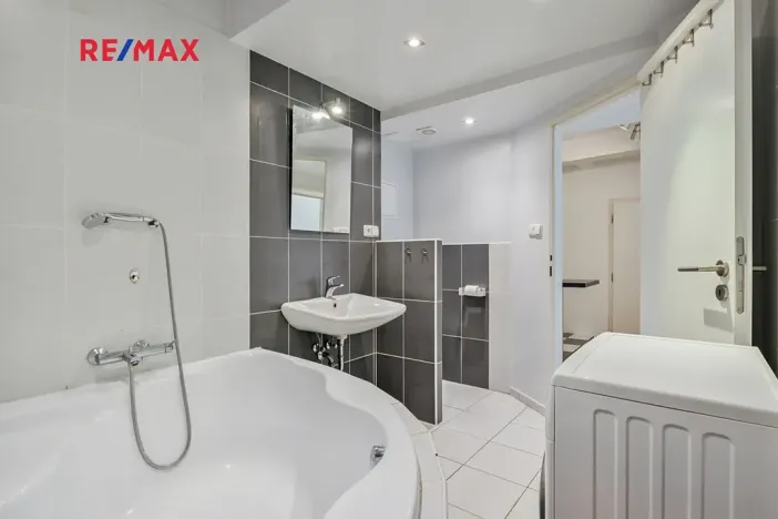 Prodej bytu 2+kk, Praha - Podolí, Podolská, 44 m2