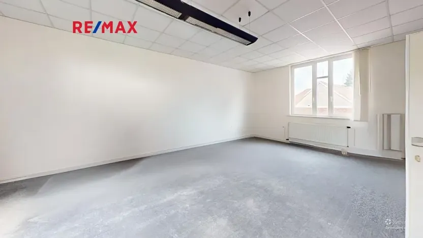 Pronájem skladu, Pardubice, Bohdanečská, 390 m2