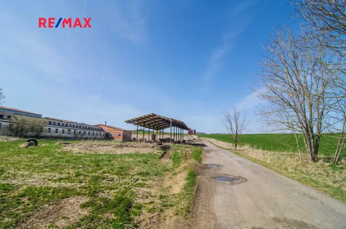 Prodej výrobních prostor, Radkov, 13527 m2