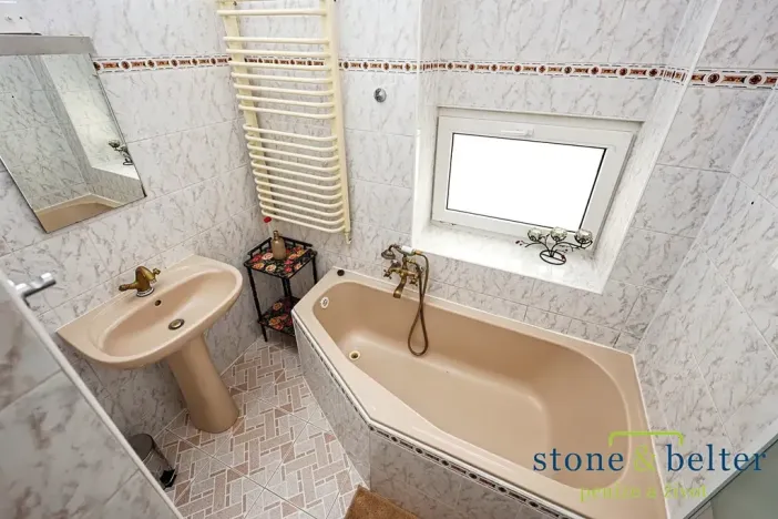 Prodej vícegeneračního domu, Nové Město pod Smrkem, Mírové náměstí, 466 m2