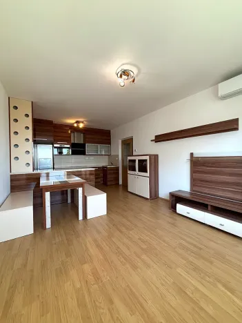 Pronájem bytu 2+kk, Jesenice, V Roháči I., 50 m2