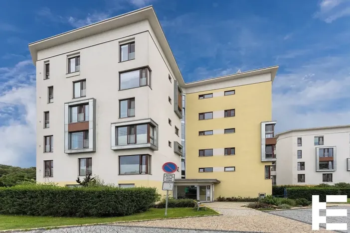 Pronájem bytu 3+kk, Praha - Hloubětín, Nademlejnská, 92 m2