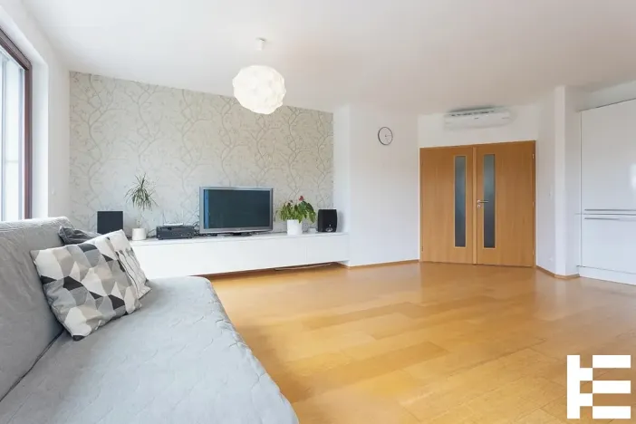 Pronájem bytu 3+kk, Praha - Hloubětín, Nademlejnská, 92 m2