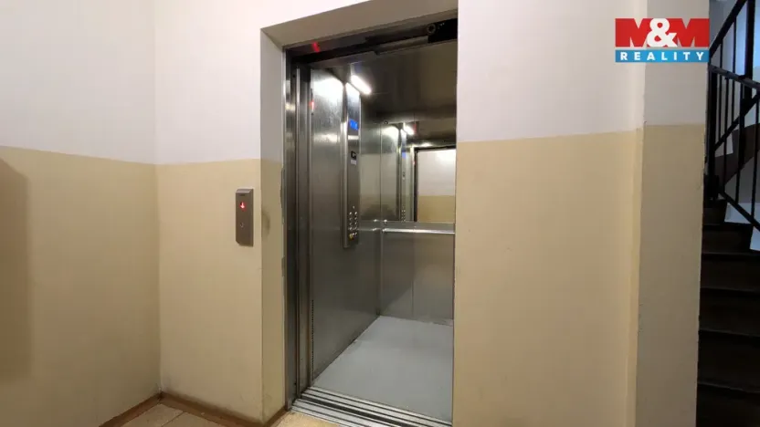 Pronájem bytu 1+kk, Praha - Troja, Svídnická, 28 m2