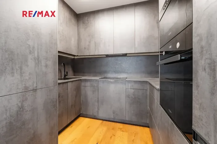 Pronájem bytu 2+kk, Horoměřice, Karla IV., 53 m2