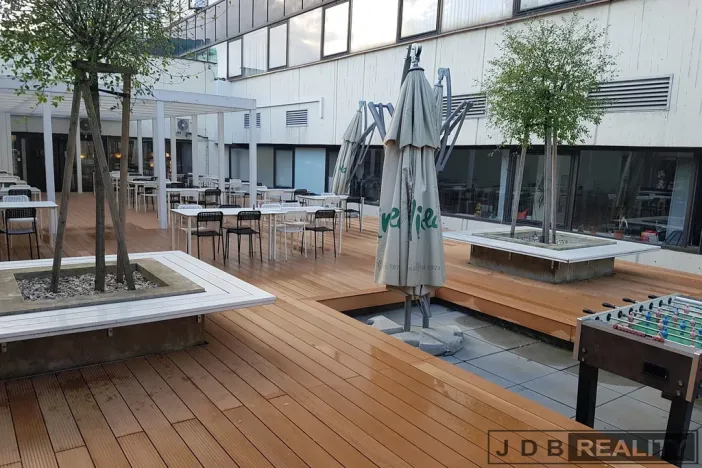 Pronájem kanceláře, Praha - Holešovice, Dělnická, 239 m2