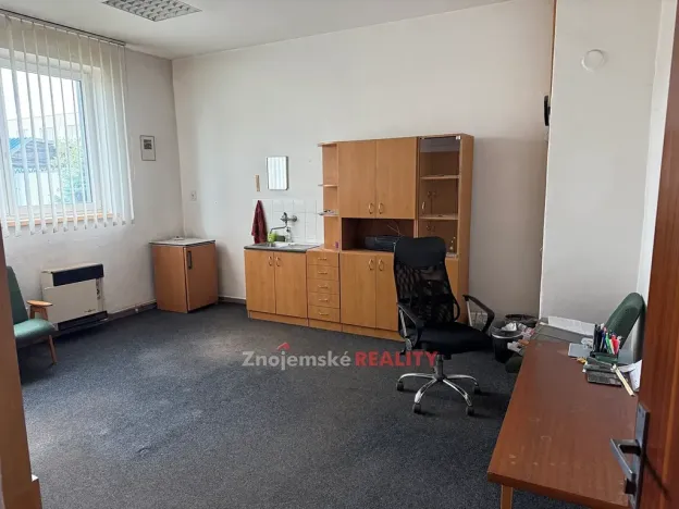 Pronájem skladu, Znojmo, 441 m2