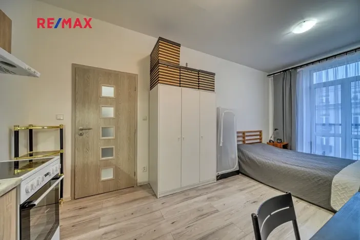 Pronájem bytu 1+kk, Milovice, Slepá, 25 m2