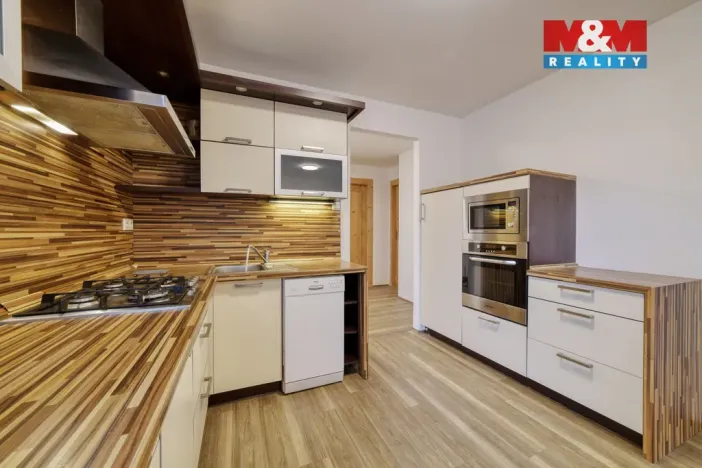 Prodej bytu 4+1, Cheb, Májová, 110 m2