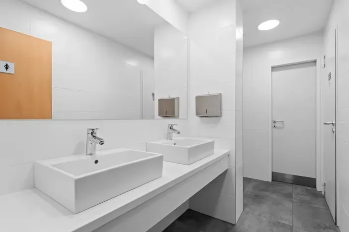 Pronájem kanceláře, Praha - Karlín, Sokolovská, 342 m2