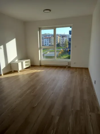 Pronájem bytu 1+kk, Praha - Hloubětín, Za černým mostem, 36 m2
