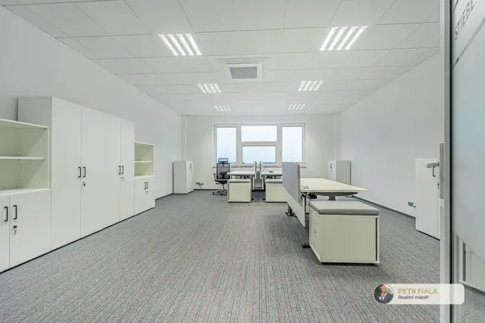 Pronájem kanceláře, Praha, Dopraváků, 258 m2