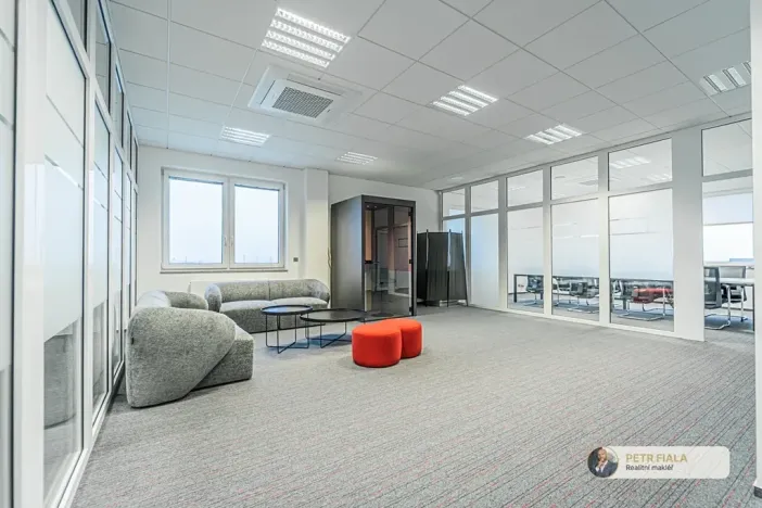 Pronájem kanceláře, Praha, Dopraváků, 240 m2
