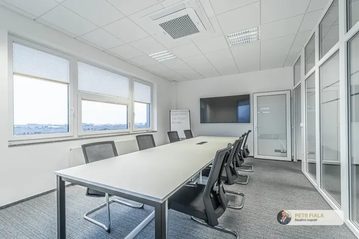 Pronájem kanceláře, Praha, Dopraváků, 240 m2