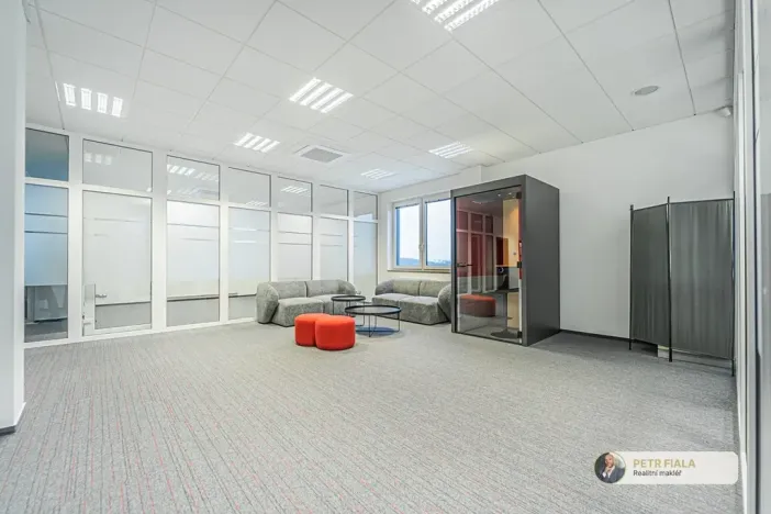 Pronájem kanceláře, Praha, Dopraváků, 240 m2