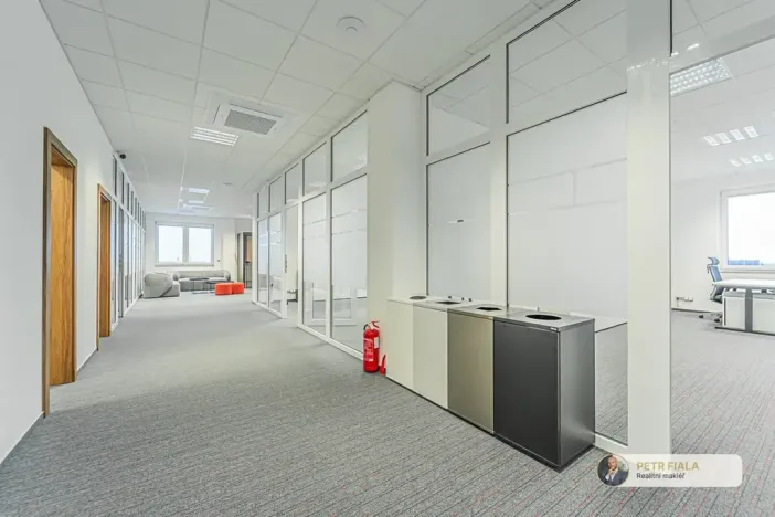 Pronájem kanceláře, Praha, Dopraváků, 240 m2