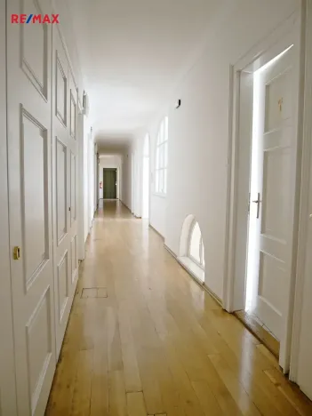 Pronájem kanceláře, Praha - Malá Strana, Karmelitská, 28 m2