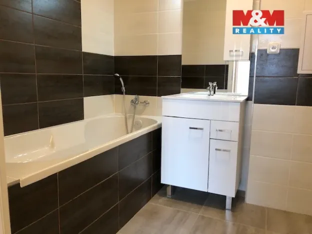 Pronájem bytu 3+kk, Pardubice, Bratranců Veverkových, 84 m2