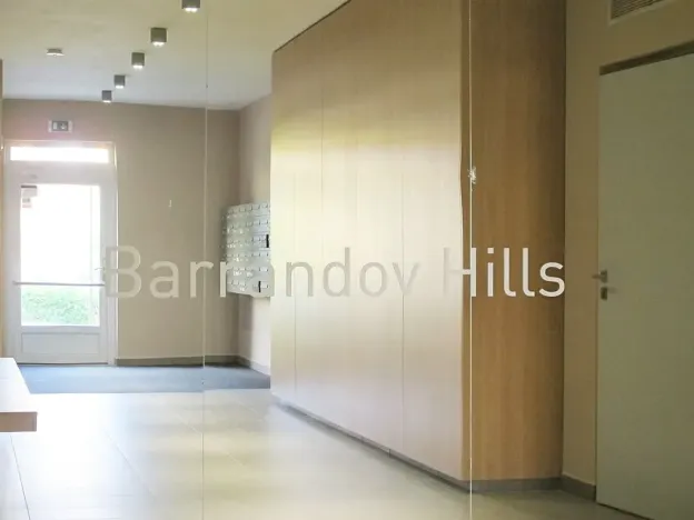 Pronájem bytu 1+kk, Praha - Hlubočepy, Geologická, 32 m2