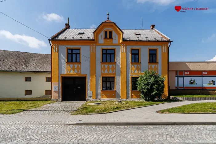 Prodej rodinného domu, Cholina, 333 m2