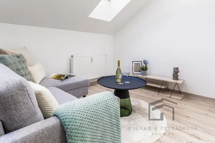 Pronájem bytu 2+kk, Praha - Libeň, Pod Labuťkou, 38 m2