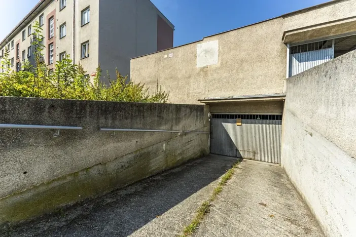 Pronájem garáže, Plzeň, Brožíkova, 15 m2