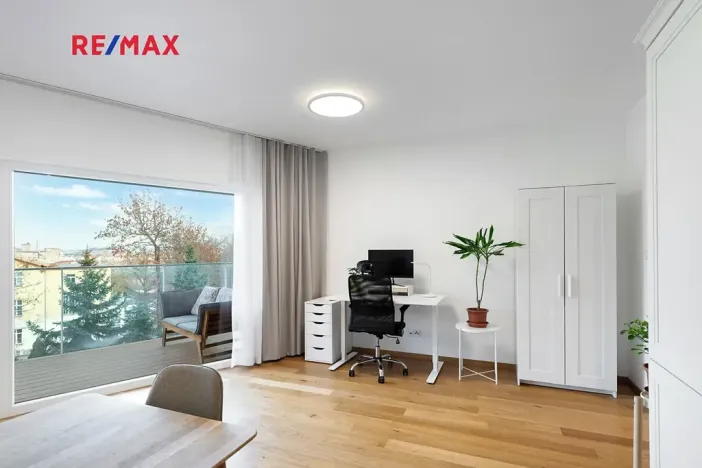 Pronájem bytu 1+kk, Praha - Smíchov, Kobrova, 43 m2