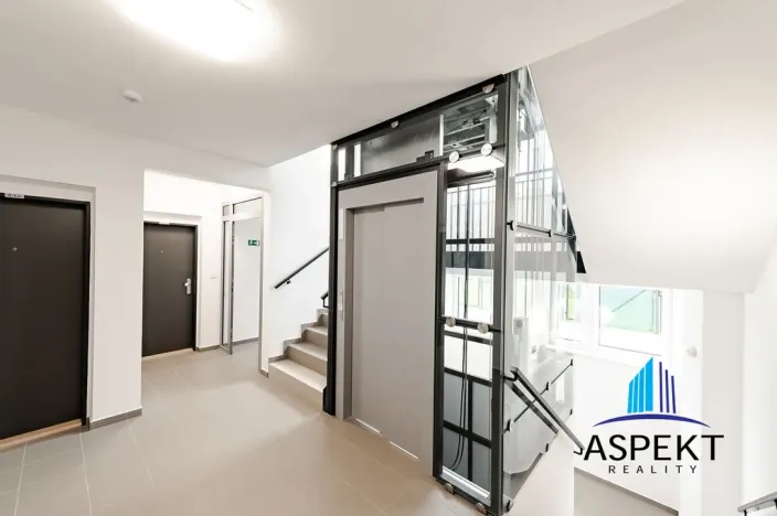 Pronájem bytu 2+kk, Praha, Formanská, 42 m2