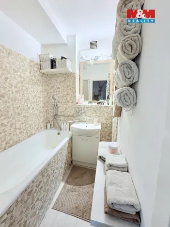 Pronájem bytu 2+1, Pardubice - Zelené Předměstí, Sladkovského, 65 m2