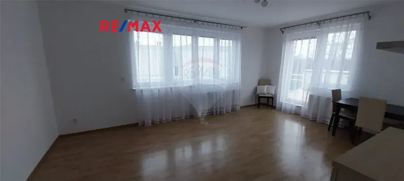 Pronájem bytu 1+kk, Praha - Vinoř, Českodubská, 36 m2